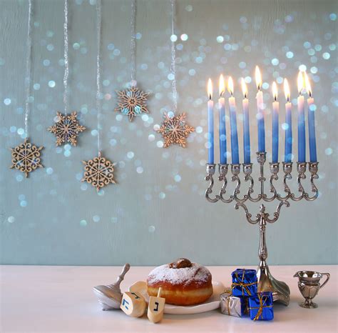 Hanukkah Candles Meaning / Hanukkah takes place every year on the 25th day of the month of ...