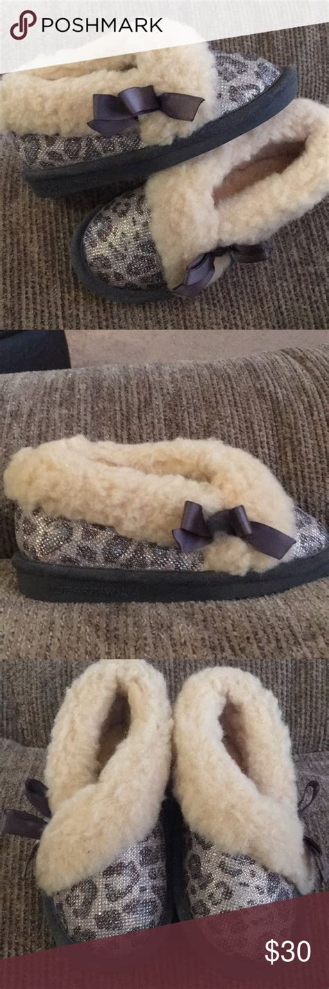 BearPaw Slippers Youth sz 13 | Bearpaw slippers, Bearpaw, Comfy slippers