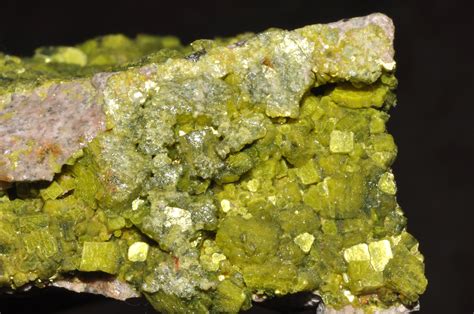 File:Autunite 1(France).jpg - Wikimedia Commons