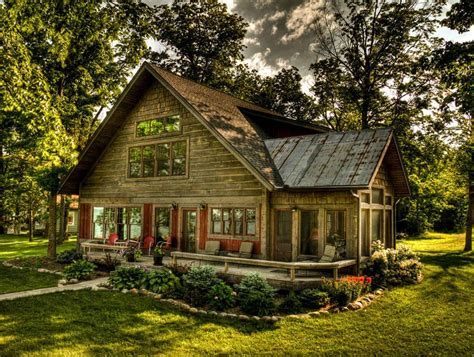 Dreamy lakefront cabin exuding rustic charm in Northern Minnesota