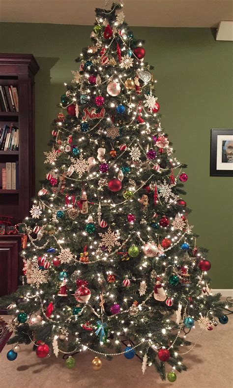 19 steps to a perfectly decorated Christmas tree