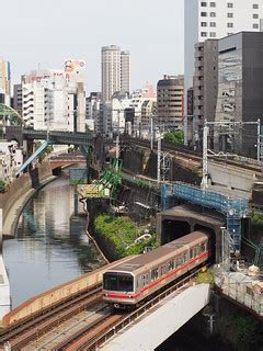 Marunouchi line crossing the Kanda river | OLYMPUS DIGITAL C… | Flickr