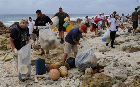 How To Organize A Beach Clean-Up This Summer - TrendRadars