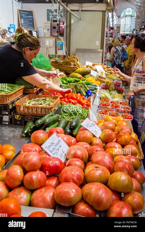 Fruit and vegetable stall in Mercat Central, the central market in Valencia city, Spain Stock ...