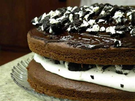 Momma Hen's Kitchen: Giant Oreo Cake