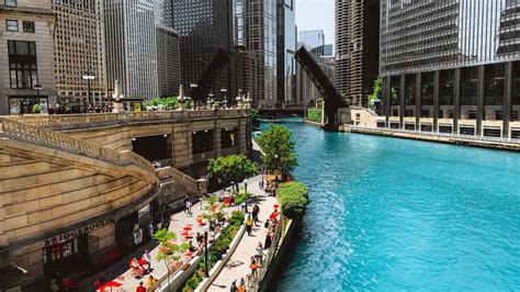 Beat Kitchen on the Riverwalk | Restaurants in Loop, Chicago