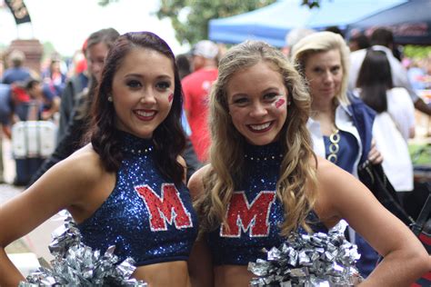 Rebelettes in the Grove at Ole Miss in Oxford, MS (With images) | Ole miss, Ole miss rebels ...