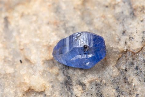 How to Identify Rough Sapphire (Tips and Techniques) - Rock Seeker