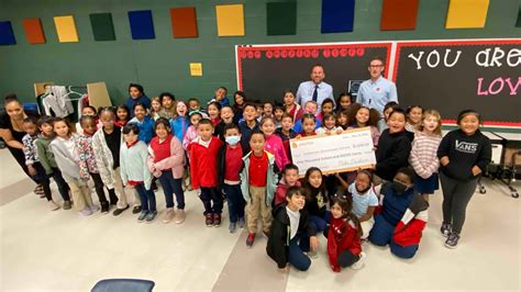 Holdeman Elementary School Wins Inaugural Peachjar Extra Credit Award - YouTube