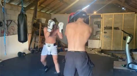 Teaching A Beginner To Spar - Boxing - YouTube