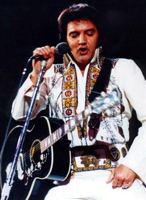 ELVIS LIVE ON STAGE IN 1975 | Elvis presley photos, Elvis jumpsuits, Elvis