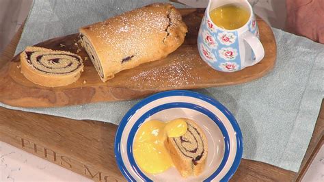 Phil Vickery's retro desserts: Jam roly poly and Arctic roll | This Morning