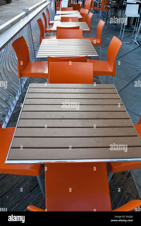 Outdoor restaurant seating Stock Photo - Alamy