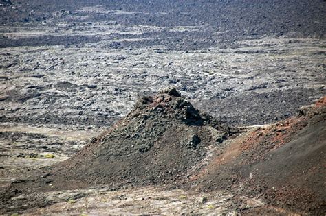 Spatter cone volcano (Holocene, ~2.076 ka; Great Rift, Cra… | Flickr