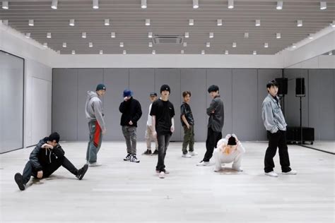 Watch: NCT 127 Puts The Focus On Their Exceptional Moves In “Kick It” Dance Practice Video | Soompi