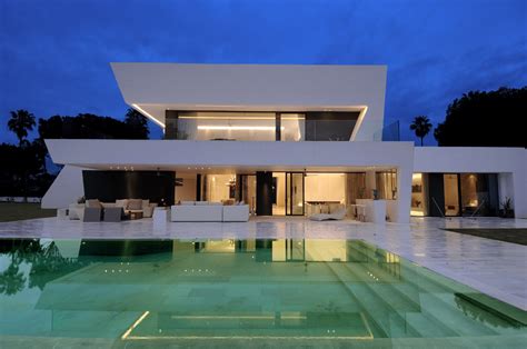 Beautiful All White House With Pool