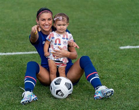 Soccer star Alex Morgan makes history as a mom - ABC News