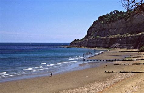 Shanklin Beach near Appleby Steps © Christine Matthews cc-by-sa/2.0 :: Geograph Britain and Ireland