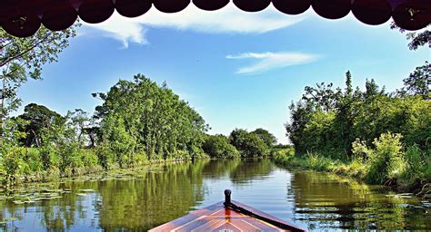 Lancaster Canal Boat Hire | Duck Island Boat Company