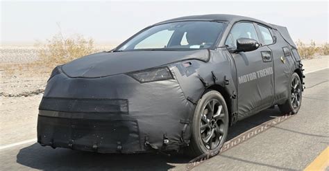 Toyota’s upcoming subcompact crossover looks mean in camo | Buzzitt