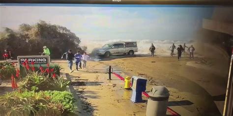 California beachgoers flee rogue wave | Fox News Video