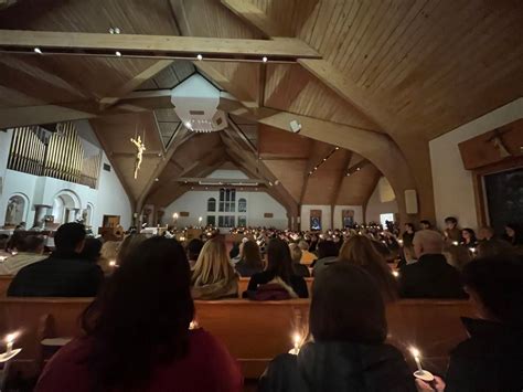 Candlelight vigil brings Duxbury community together for family of 2 ...