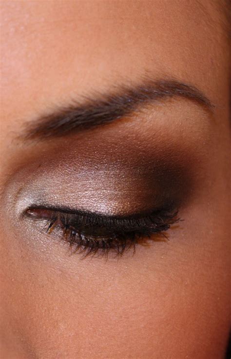 Do It Yourself Just Like That: The brown smokey eye.