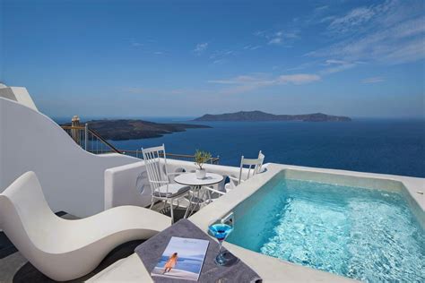 16 Best Hotels on Santorini (Luxury, Boutique, Coolest)