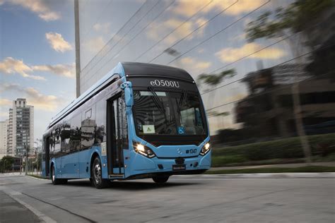 Política e infraestrutura: os desafios dos ônibus elétricos no Brasil