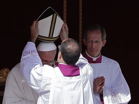 Protect weak and poor, says Pope Francis at inaugural Mass - Rediff.com ...