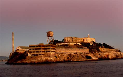 Sunset Alcatraz | Alcatraz Island is located in the San Fran… | Flickr