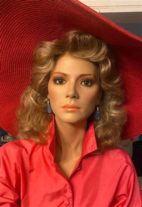 This is the actual mannequin of Kim Cattrall that they used in ...