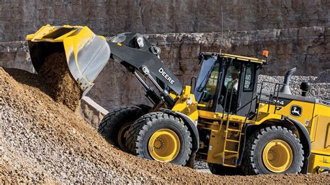 John Deere unveils three new wheel loader models | Equipment World