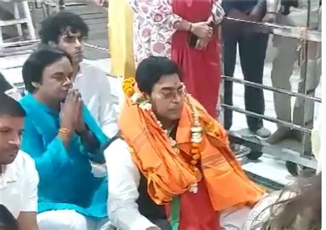 Ashutosh Rana offers prayers at Shree Mahakaleshwar temple in Ujjain - Dynamite News