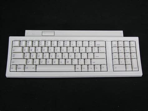 Apple Keyboard II Datasheet - Silicon Features