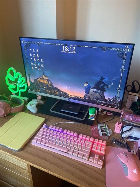 Pink Aesthetic Desk Setup | Decoração quarto gamer, Ideias para quartos pequenos, Idéias de ...