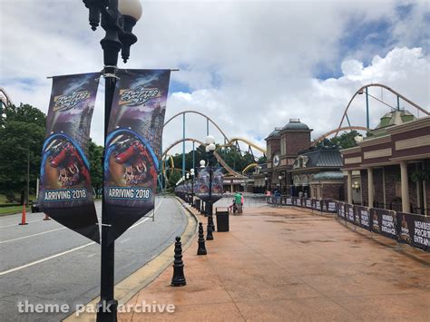 Entrance at Six Flags Over Georgia | Theme Park Archive