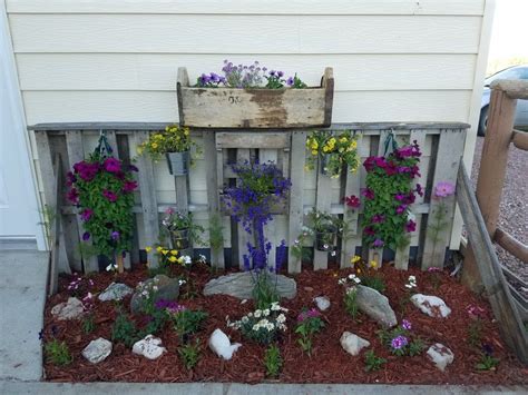 Pallet flower bed | Flower beds, Plants, Flowers