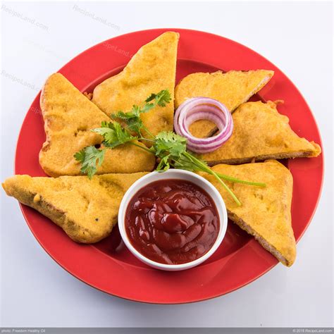 Indian Snack Recipe – Bread Pakoda Recipe