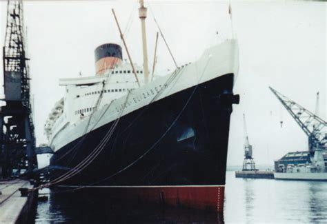 The Wreck of RMS Queen Elizabeth - Hong Kong Harbor | The Vintage News