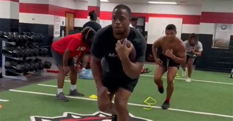 Browns RB Nick Chubb shows off rigorous workout routine after knee injury