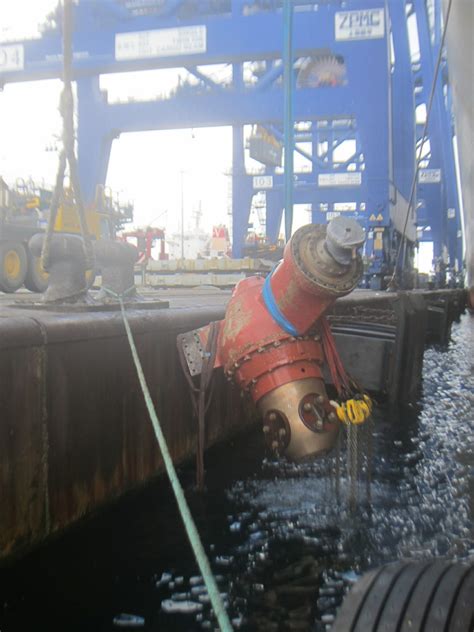 Underwater bow thruster operation in Algeciras - Hydrex