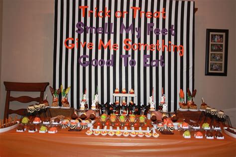 Gets Bored Easily: Halloween Party - Dessert table