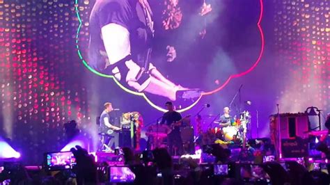 Paradise Coldplay LIVE BOGOTA - YouTube