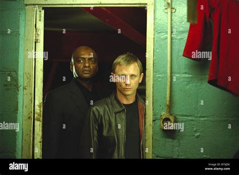 Daniel craig layer cake 2004 hi-res stock photography and images - Alamy