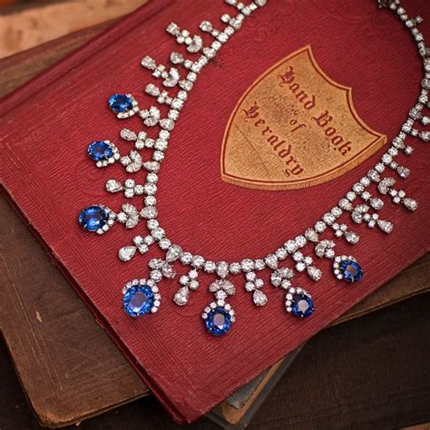 Pin by Vassiliki Tomaras on Harry Winston | Pearl jewelry necklace, Sapphire diamond necklace ...