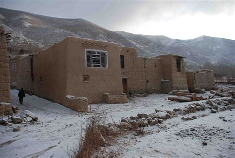 Pakhsa mud house in Winter | Mud house, Vernacular building, Afghanistan