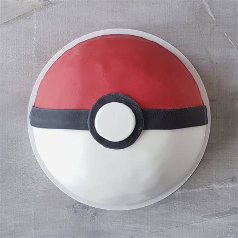 Pokémon cake - Poké Ball #birthdaycake #pokemon #pokeball #fondant #taart | Pokeball, Pokemon ...