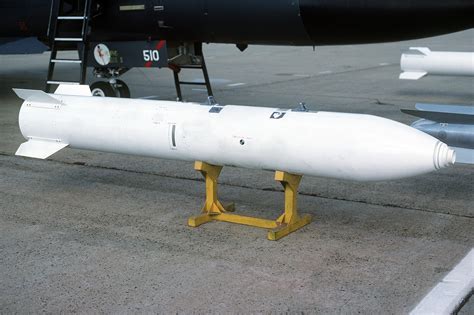 File:B83 nuclear bomb trainer.jpg - Wikipedia