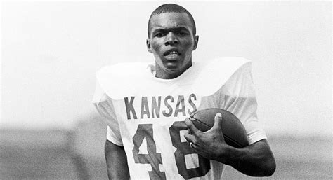 Hall of Famer, former KU football star Gale Sayers dies at 77 ...